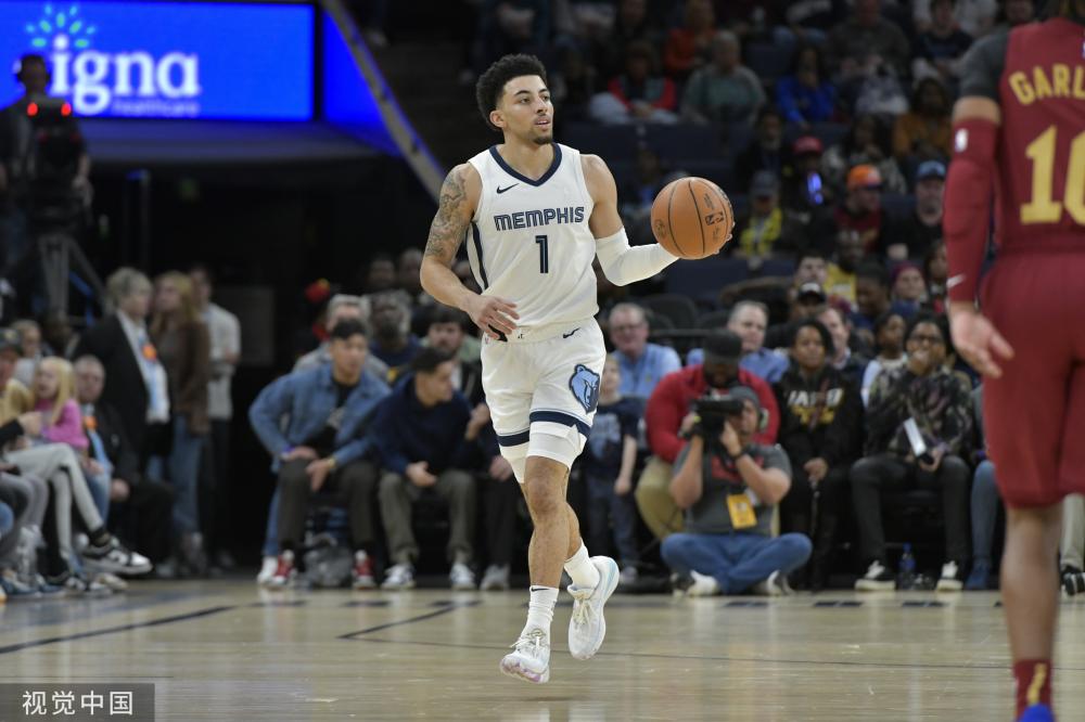 据明显优势 据明显优势